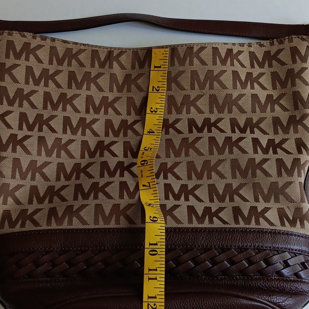 MICHEAL KORS TAN & BROWN LOGO BAG - Picture 7 of 8